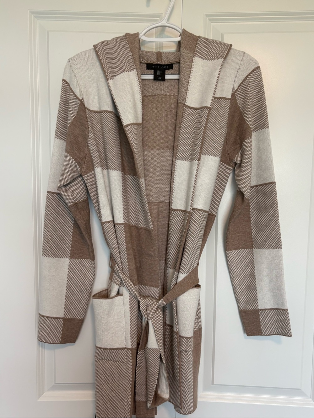 Tahari Beige & Cream Sweater Coat - Medium  NWOT